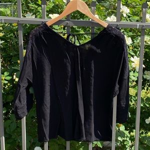 DailyLook Large Black Pullover Boho Top Blouse